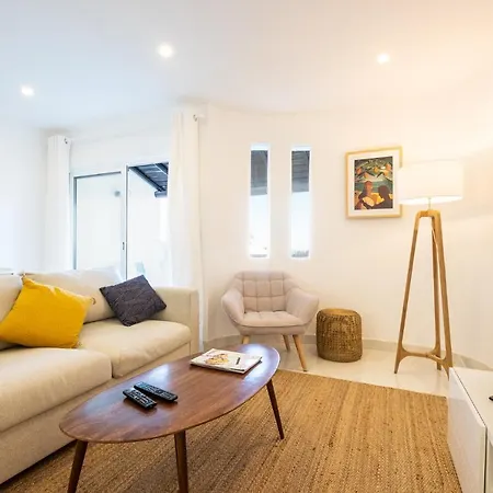 Lejlighed - Sleep 5 - Pool - Free Wi-fi - Air Con