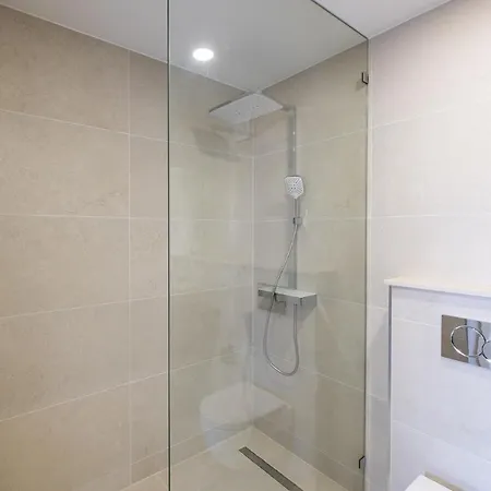 Lejlighed - Sleep 5 - Pool - Free Wi-fi - Air Con *