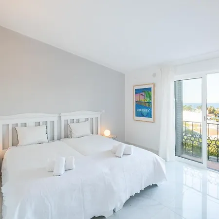 Lejlighed - Sleep 5 - Pool - Free Wi-fi - Air Con *