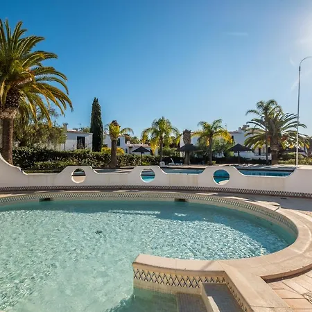 - Sleep 5 - Pool - Free Wi-fi - Air Con Lejlighed *