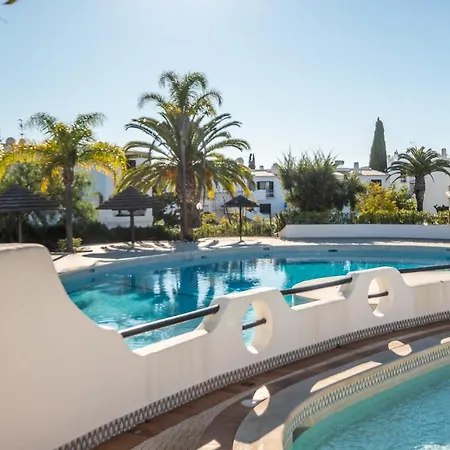 Lejlighed - Sleep 5 - Pool - Free Wi-fi - Air Con *