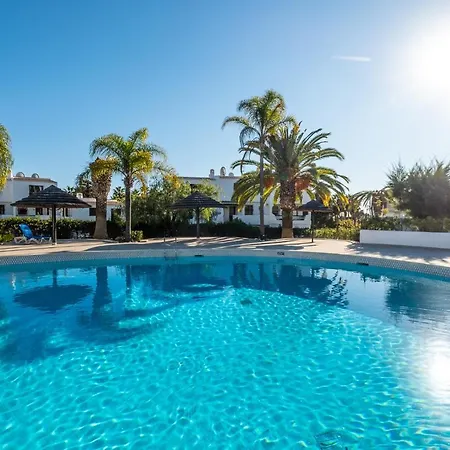 Appartement - Sleep 5 - Pool - Free Wi-fi - Air Con Albufeira