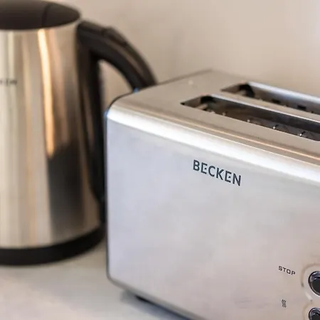 - Sleep 5 - Pool - Free Wi-fi - Air Con * Albufeira