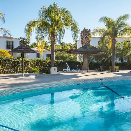 - Sleep 5 - Pool - Free Wi-fi - Air Con Apartament Albufeira
