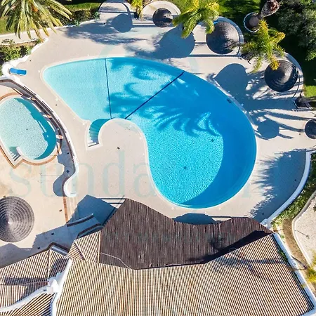 Appartement - Sleep 5 - Pool - Free Wi-fi - Air Con *