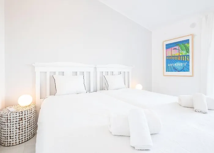 Appartement - Sleep 5 - Pool - Free Wi-fi - Air Con *