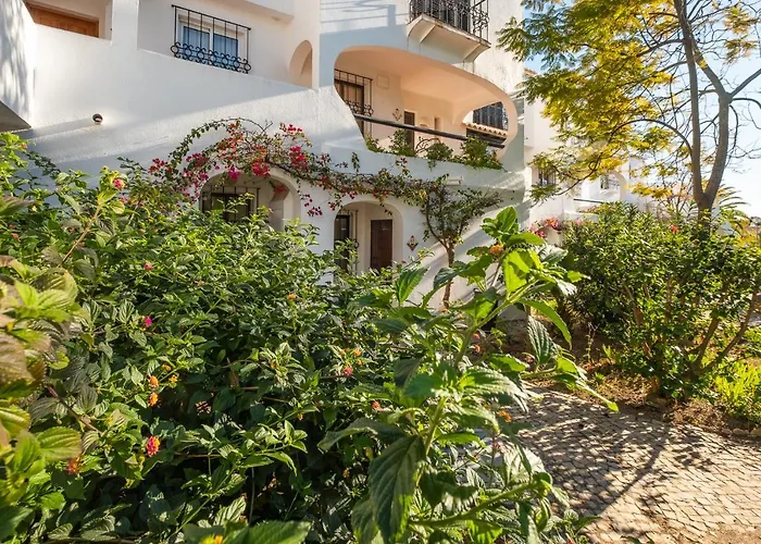 - Sleep 5 - Pool - Free Wi-fi - Air Con Albufeira
