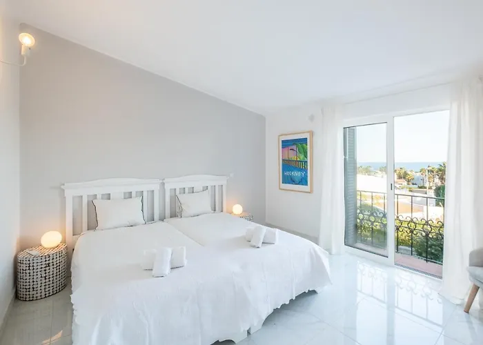 Appartement - Sleep 5 - Pool - Free Wi-fi - Air Con *