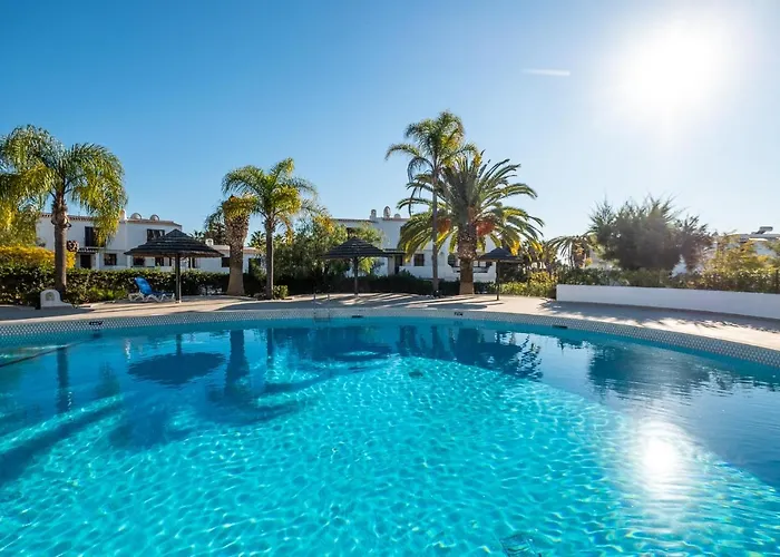 Appartement - Sleep 5 - Pool - Free Wi-fi - Air Con Albufeira