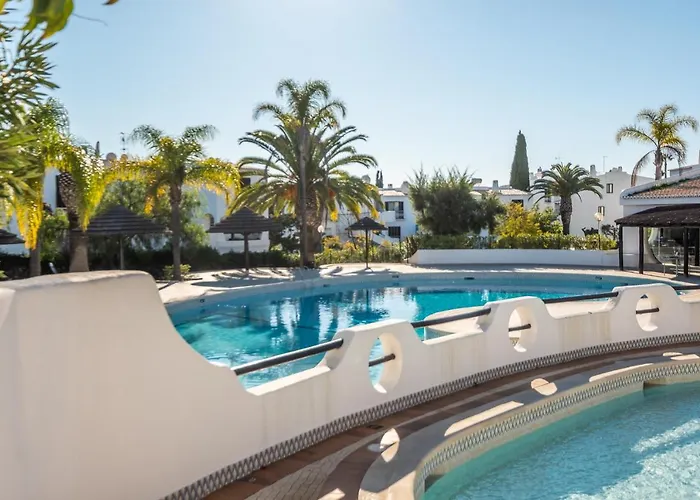 Appartement - Sleep 5 - Pool - Free Wi-fi - Air Con *